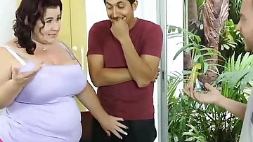 Huge Tit BBW Mom Lady Lynn Gets Fucked by 2 Huge Cocks