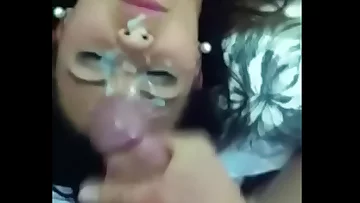 Homemade hotwife takes huge facial from bull