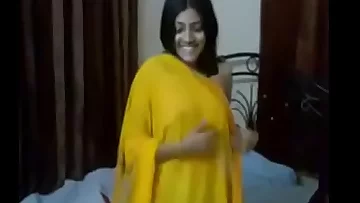 Indian Girl in saari ..boyfriend fucked