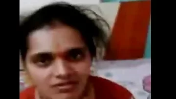 Desi Bhabhi in redi suite boob press