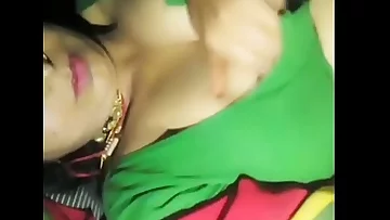 Desi aunty boobs show