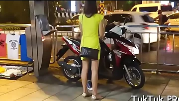 Small woman enjoys really hot sex with a random chap