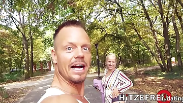 Random Dude Bodo BANGS Milf Slut Jana Schwarz in Park hitzefrei.dating