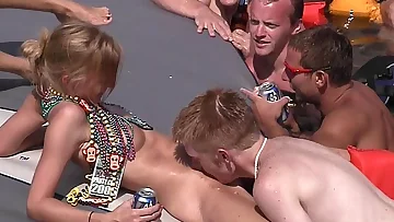 the most insane thing i've ever seen in real life random guys taking turns