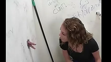 Mariah Gives Blowjob To A BBC For Money