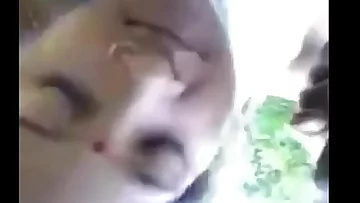 Indian couple makes a sextape in nature