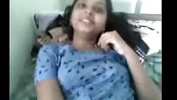 Indian Teen Reveals Her Tits