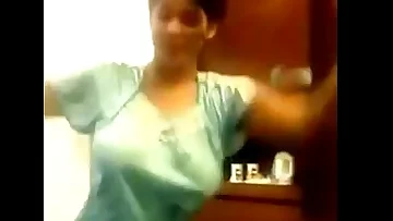 HOT SEXY INDIAN-DESI BOUNCING BOOBS DANCE- RARE HIGH