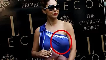 Oooppsss Gauri Khan In Blue Sexposing Dress NIP Visible