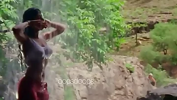 Urmila mandodkar wet a curve