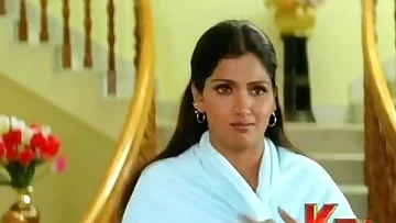 Bhuvaneswari aunty clevage show