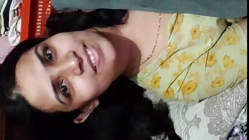 Bangladeshi Women 'LOPA' Hot & Sexy look