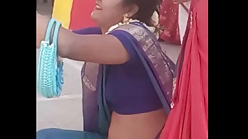Sexy Aunty Navel in saree in apartment