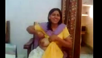 Bhabhi Showing Boobs To Devar