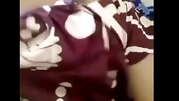 1~ Indian aunty showing her big boobs