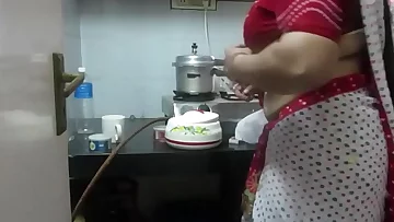 ▶ Leena Bhabhi Hot Navel Housewife 1