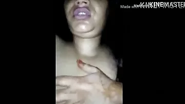 Indian hot horny Housewife bhabhi in yallow saree petticoat give blowjob to her bra sellers