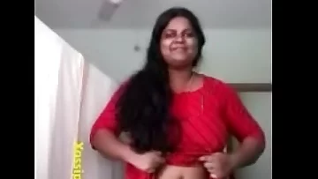 Sexy Mallu Bhabhi Showing Her Big Boobs and Pussy To Lover