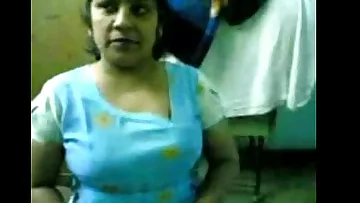 Sexy Anita Aunty Remove Her Bra Top And Show Her Nice Boobs