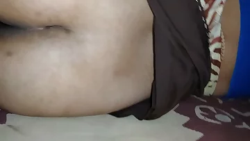 Big butt Indian aunty displaying