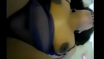 Moaning Indian woman gets to climax eventually