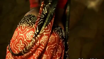 Bollywood Babe Likes To Show Off While Dancing Nakedly