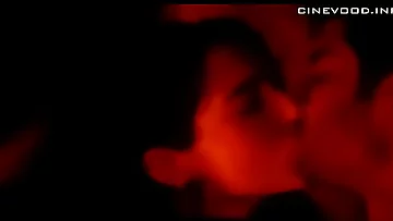 Indian Girl Sara ali khan kisses