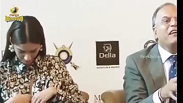 OMG! Sonam Kapoor Wardrobe Malfunction Video   Mango Bollywood hot scene