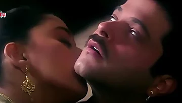 Anil-Kapoor-Madhuri-Kissing-Beta---Romtic scene