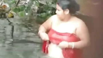 tamil aunty bath