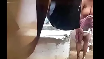 Tamil aunty big boobs bathing