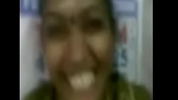 Tamil aunty giving blowjob for her guy Kanchi MMS