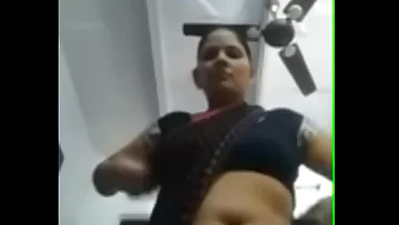 Married sourashtra aunty showing to his ex lover