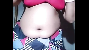 Juicy Bhabhi showing her creamy boobs