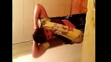 captured my neighbour sexy tamil milf aunty bathing