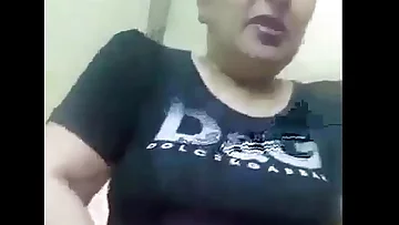 Desi girl masturbates