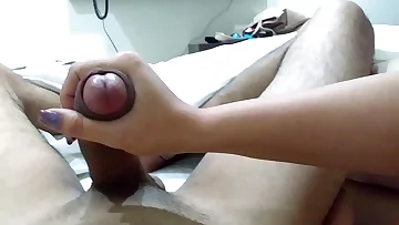 Desi bhabhi giving handjob to college boy