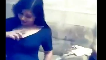 HOT DESI GIRLS Private Hot sexy Mujra Dance in home- (360p)