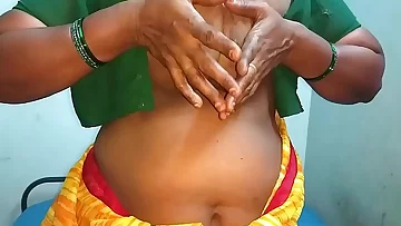 desi aunty showing her boobs and moaning