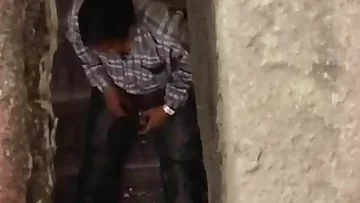 Desi couple caught fucking outdoor