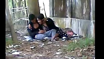 Desi cute indian lover sucking big cock in public park