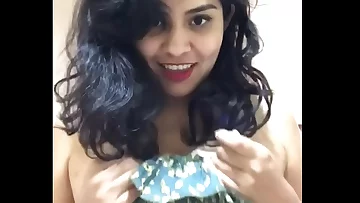 desi girl boobs flash