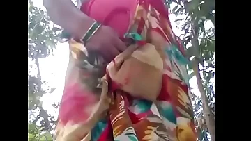 Desi Roshni bhabhi showing her stuff