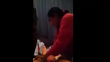 flashing lund to desi maid while giving massage