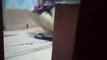 desi bhabi pissing and naughty son using his mobile quickly to take the video hiddenly