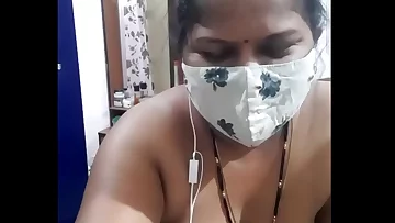 Desi bhabhi masturbating on webcam