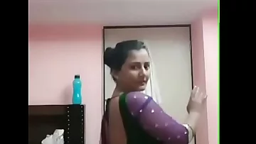 Busty pooja bhabhi seductive dance