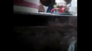 Bhabhi Bathing while devar making video