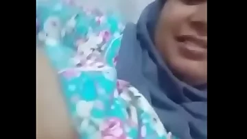 Neighbor bhabhi show boobs and pussy
