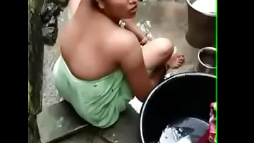 Bhabhi bathing video